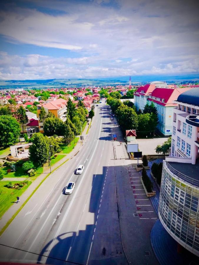 Midsummer Boulevard Apartment Alba Iulia Exterior foto